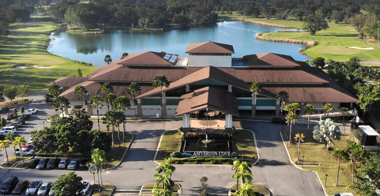Amverton Cove Golf & Island Resort Banting  Exterior foto