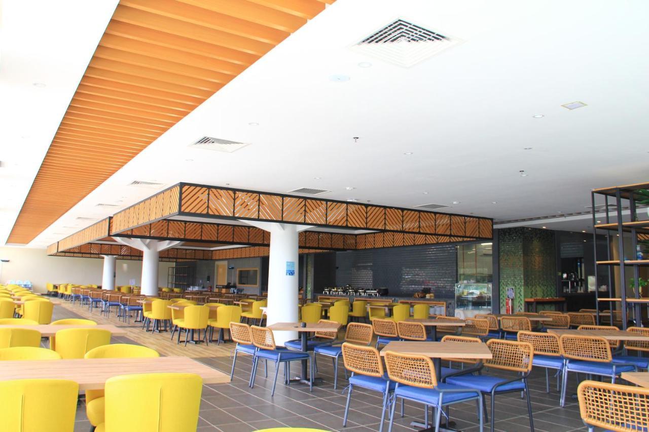 Amverton Cove Golf & Island Resort Banting  Exterior foto